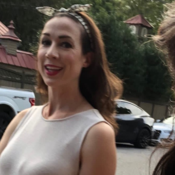 Meet your Posher, Mandie - Picture 1 of 1